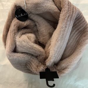 Lulu Faux Fur Polyester Scarf